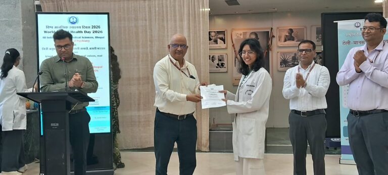 एम्स भोपाल में मानसिक स्वास्थ्य संवाद और पोस्टर प्रतियोगिता आयोजित
