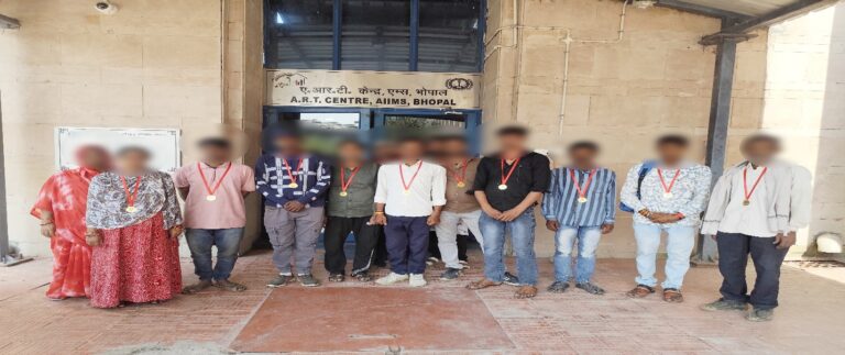 एम्स भोपाल ने एचआईवी पीड़ितों के लिए सामाजिक सुरक्षा जागरूकता शिविर लगाया
